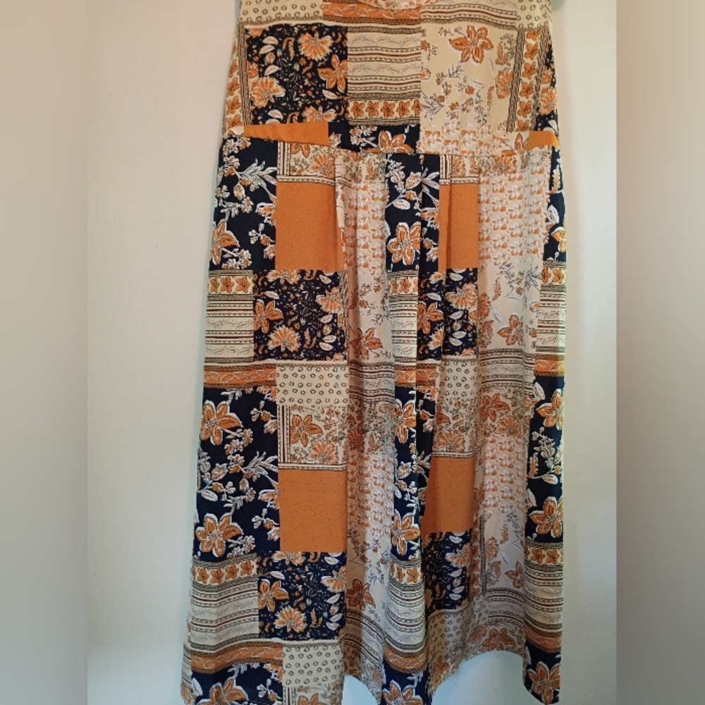 Emery Rose Sleeveless Patchwork Floral Midi Dress - Picture 3 of 9